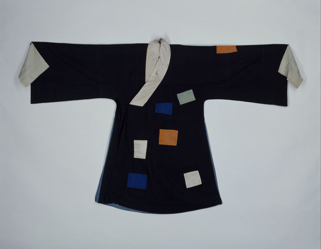 图片[1]-Blue Ten Thousand Characters Three Yuan Pattern Dark Flower Silk Richness and Nobility Clothes-China Archive